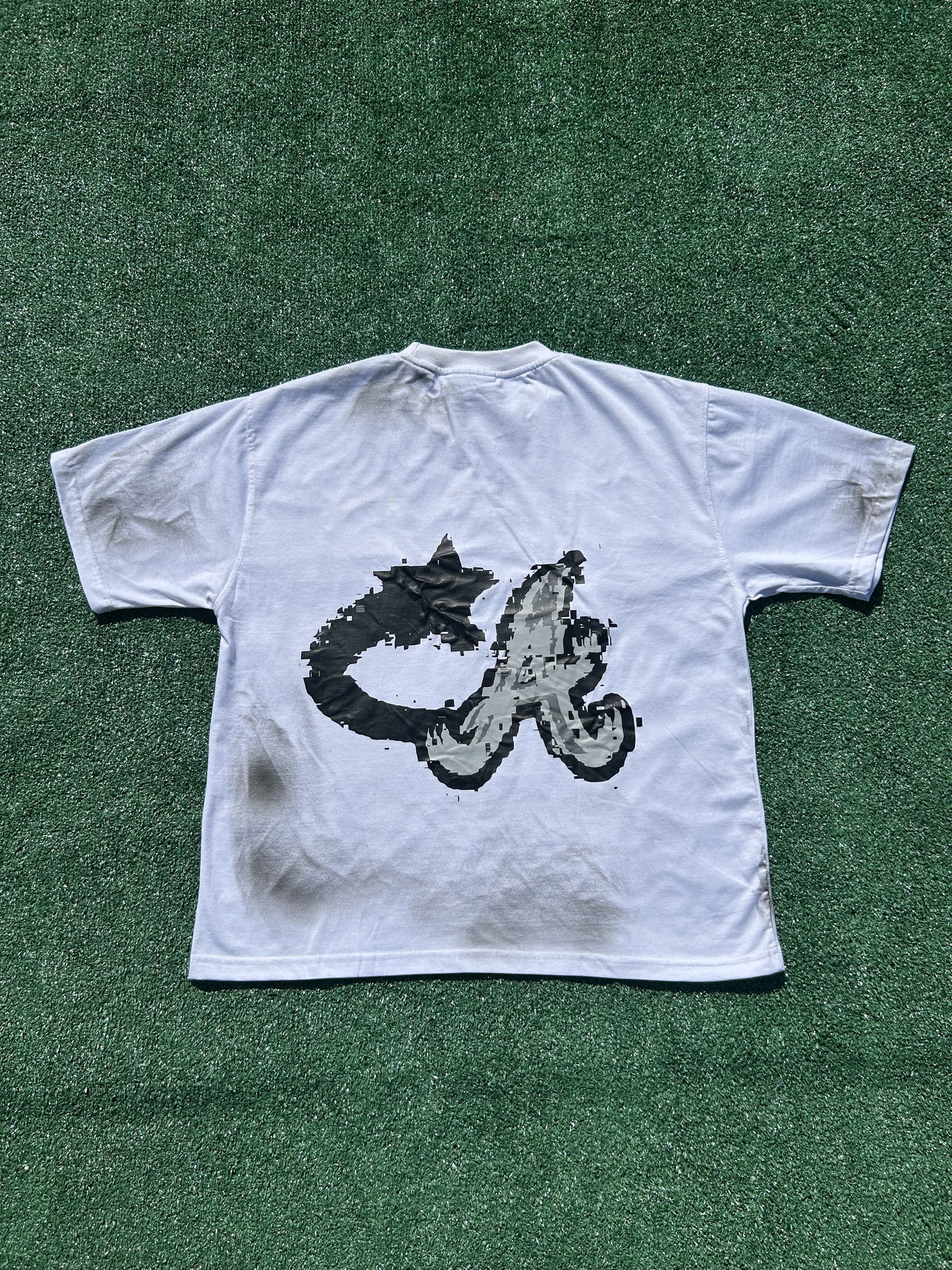 White/Black- ‘Star'- Tee