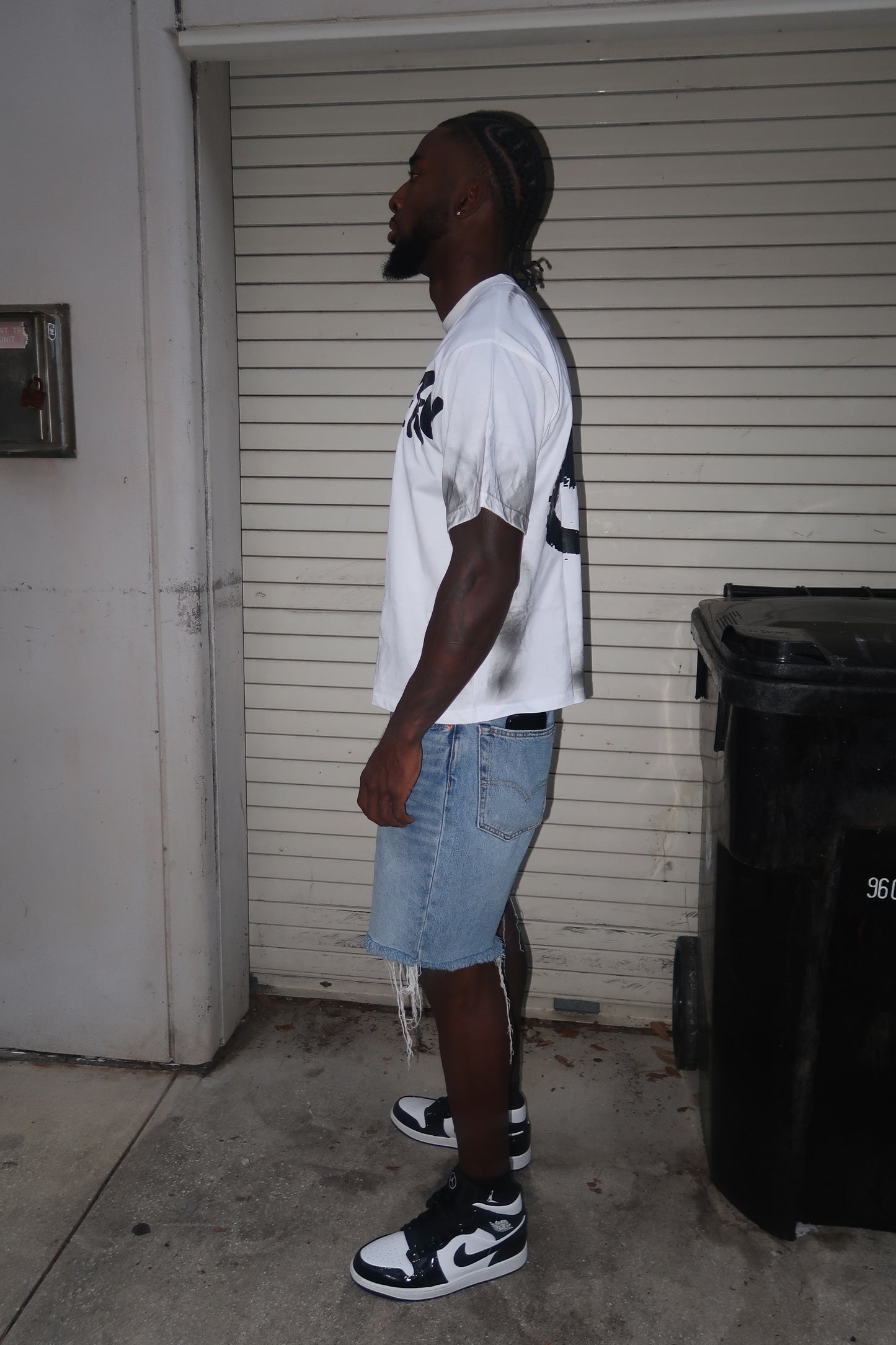 White/Black- ‘Star'- Tee